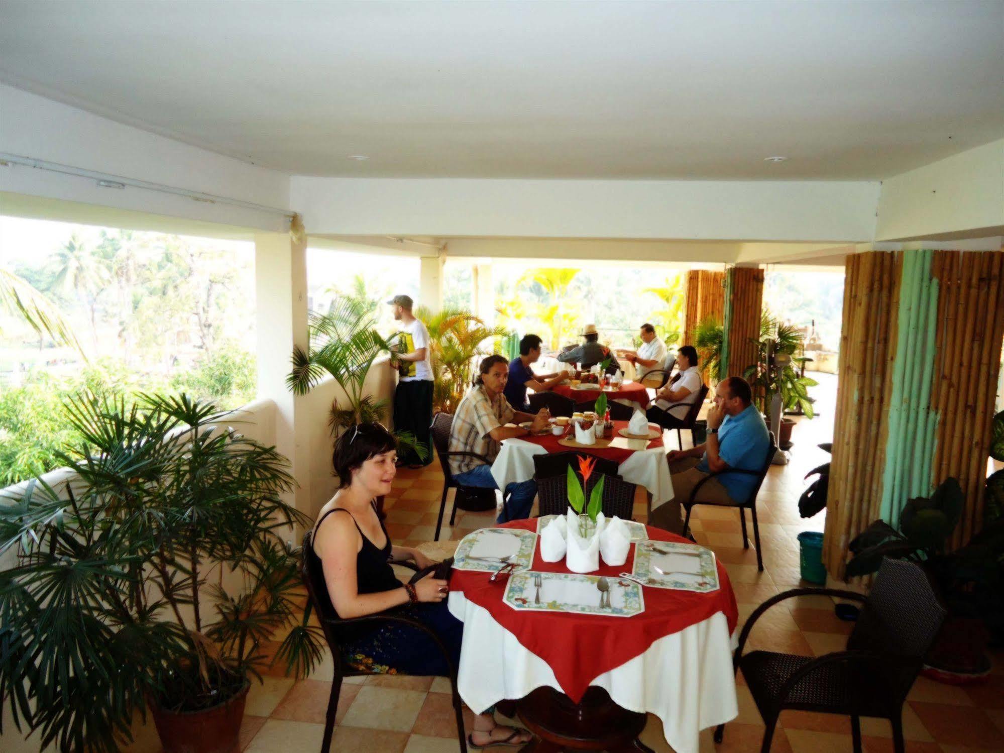 Siem Reap Riverside Hotel Exterior foto