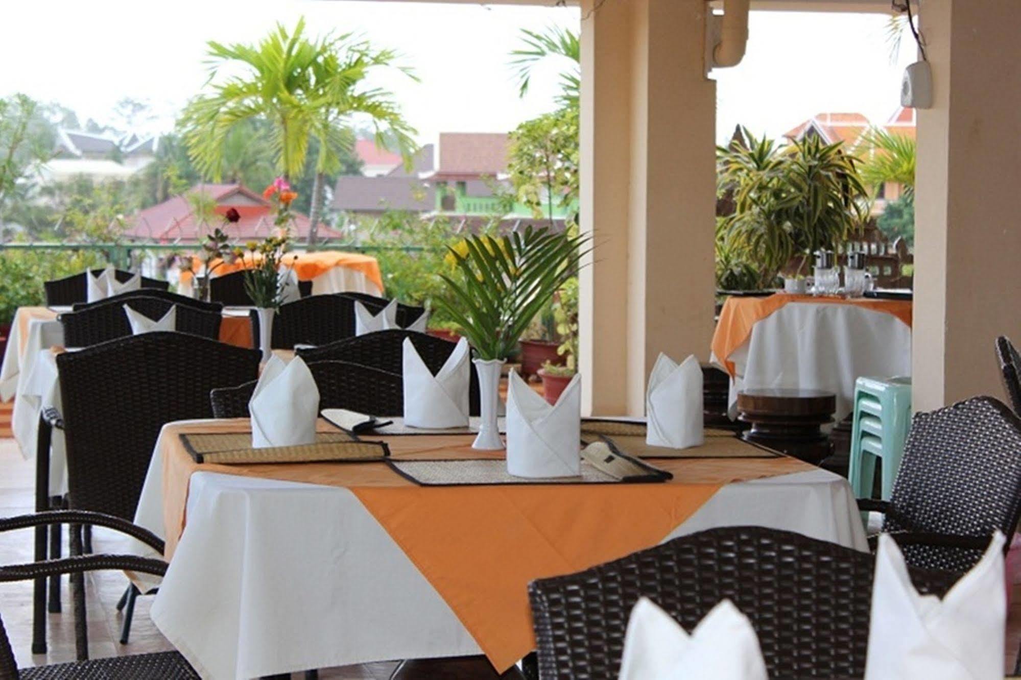 Siem Reap Riverside Hotel Exterior foto