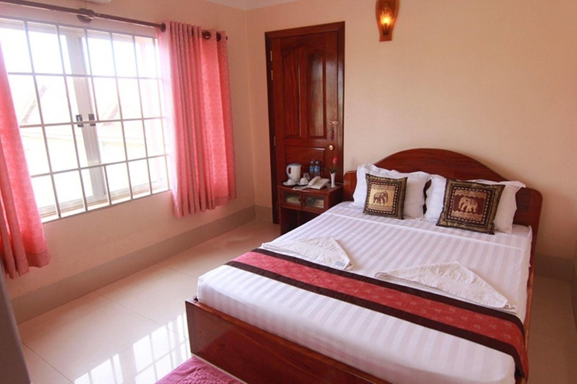 Siem Reap Riverside Hotel Exterior foto